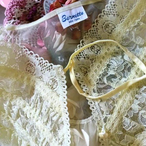 BUTTERY YELLOW, VTG BERNETTE NYLON, LONG PEIGNOIR SET! SZ MED
